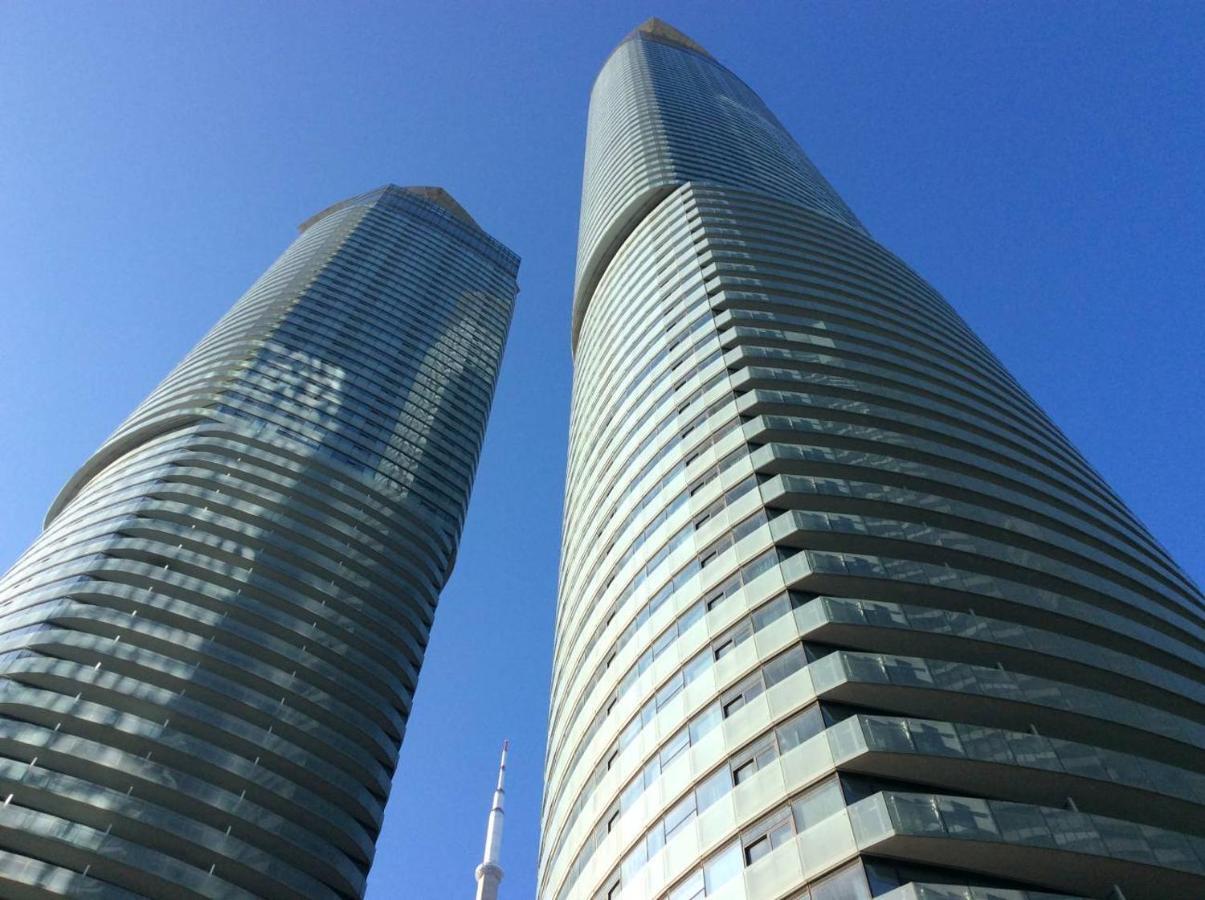 Cn Tower Facing, Free Parking, King Bed, Luxury Apartment Toronto Exterior photo